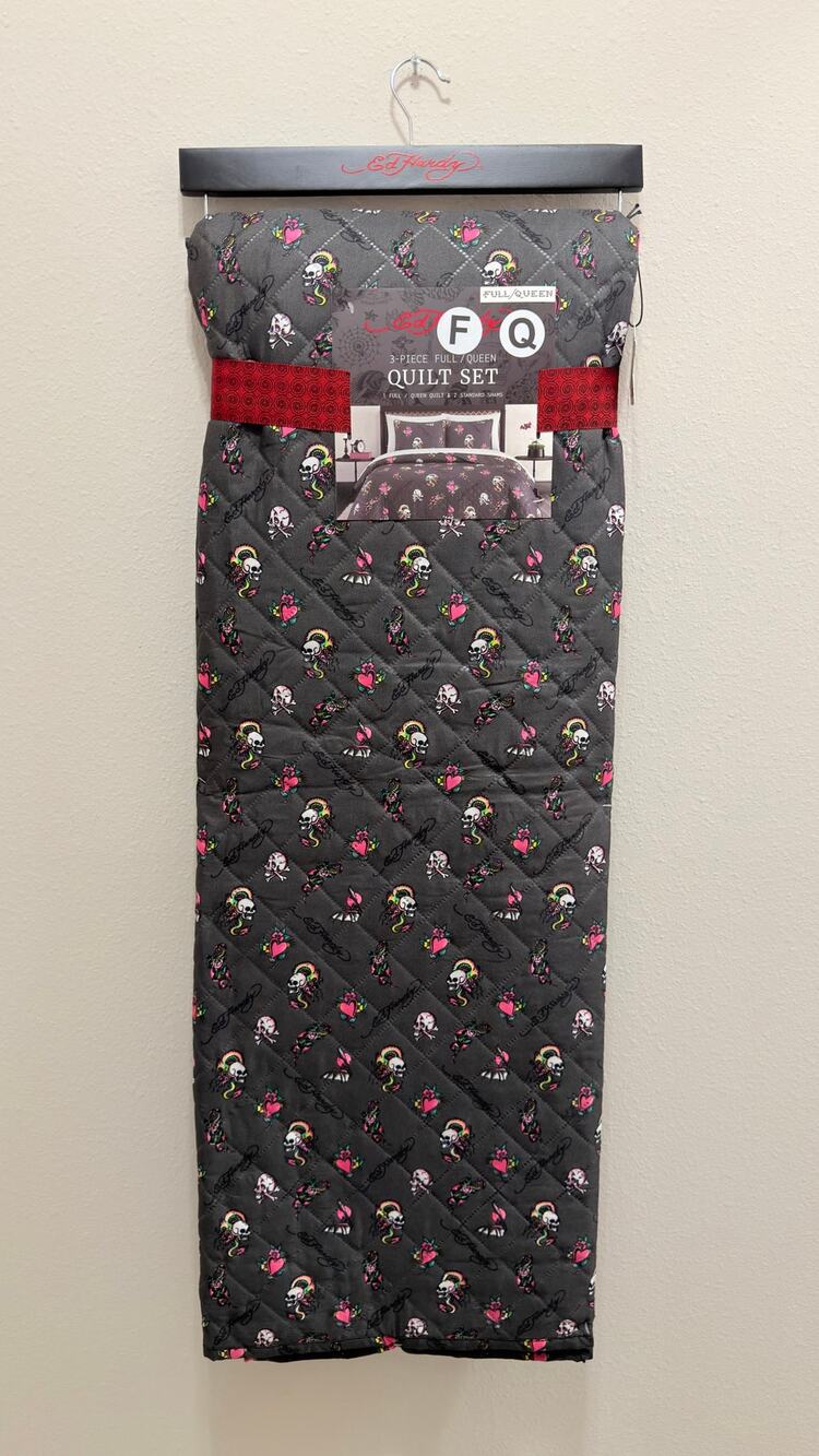 Ed Hardy 3 Piece Full/Queen Quilt Set Skulls Hearts Tattoo Grey Pink NWT